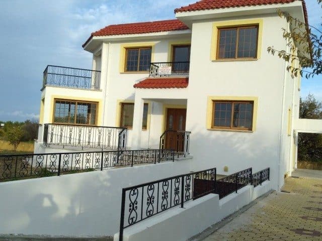 Karşıyaka’da Deniz Manzaralı 4+1 Villa