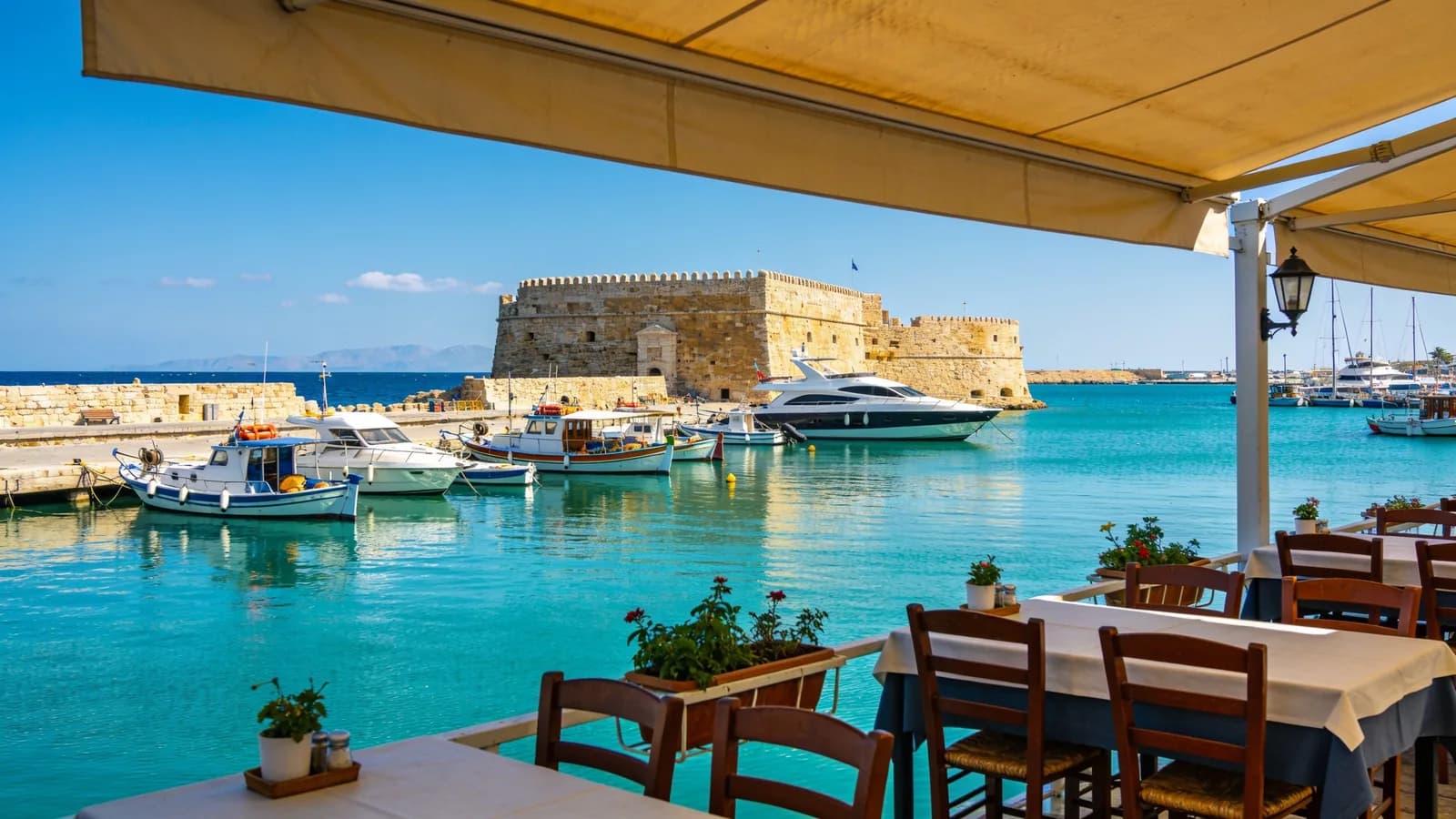 Girne antik limanı ve marina, Kuzey Kıbrıs — bölge rehberi için temsili görsel