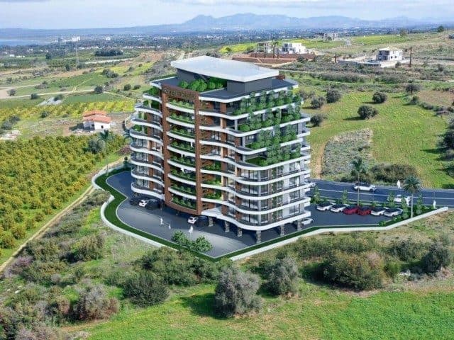 Yeşil alanlar arasında, balkonları bitkili yüksek bina tasarımı
