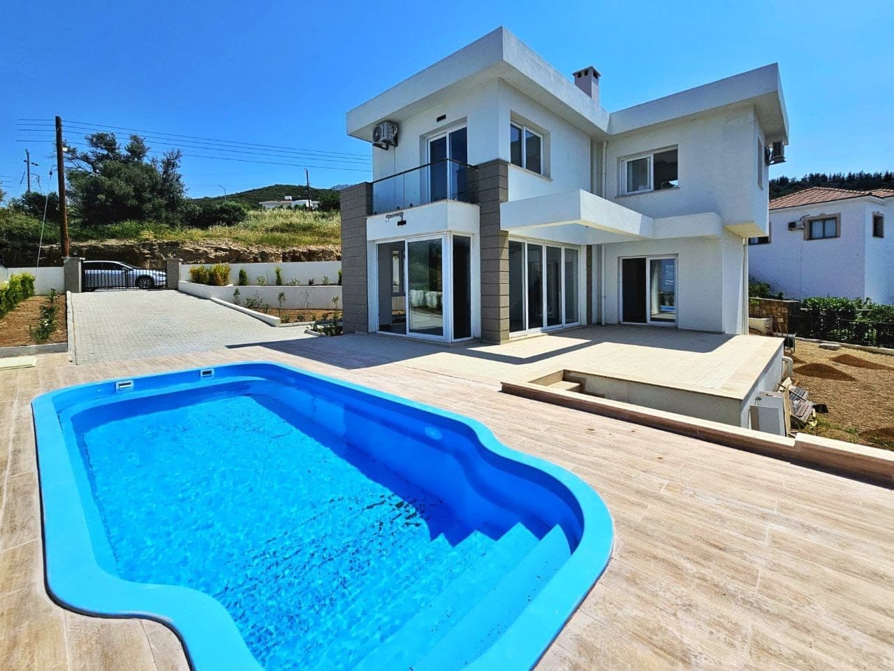 Modern villa with private pool, parking, and mountain view