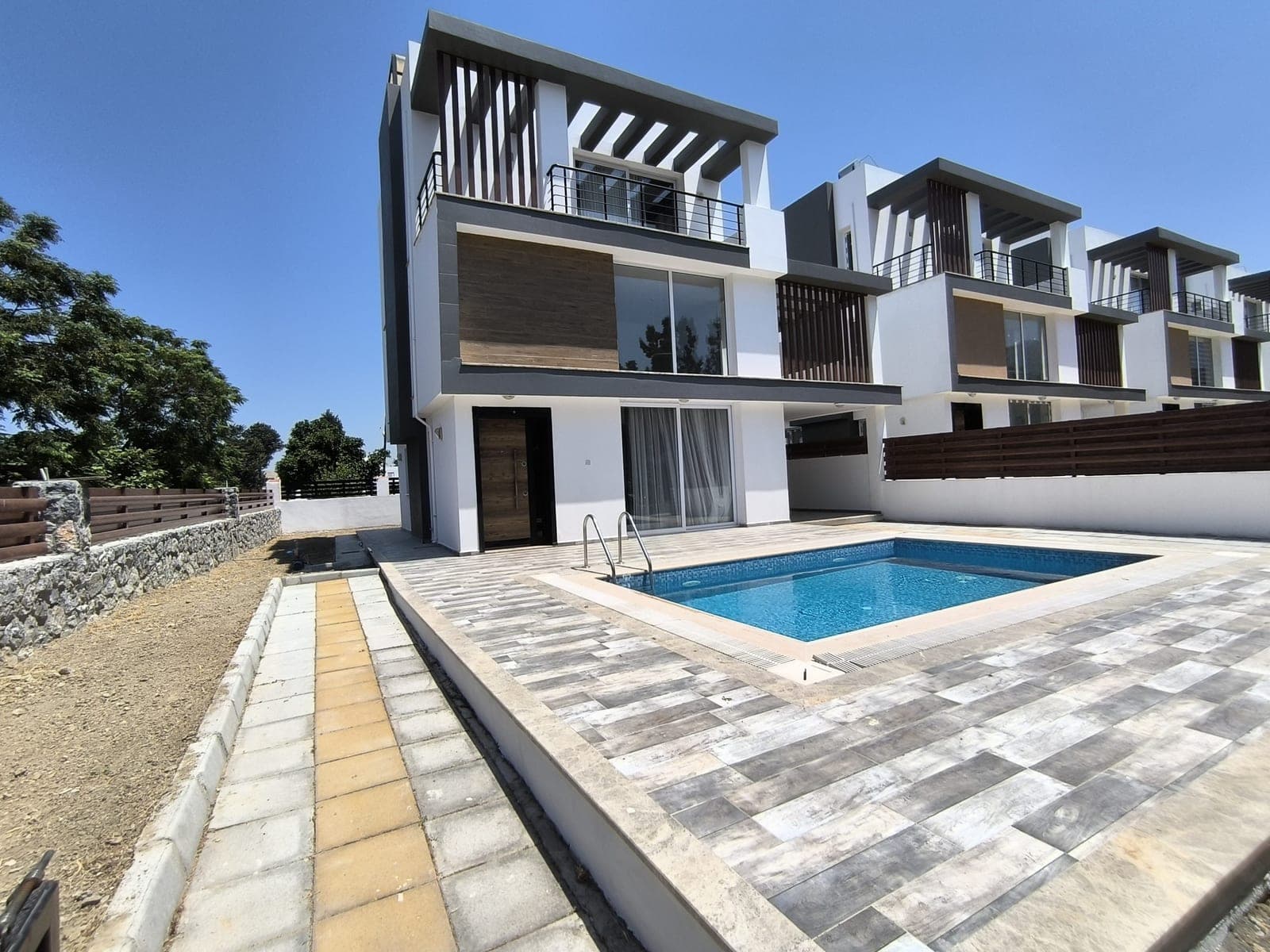 Detached villa with modern architecture and private swimming pool