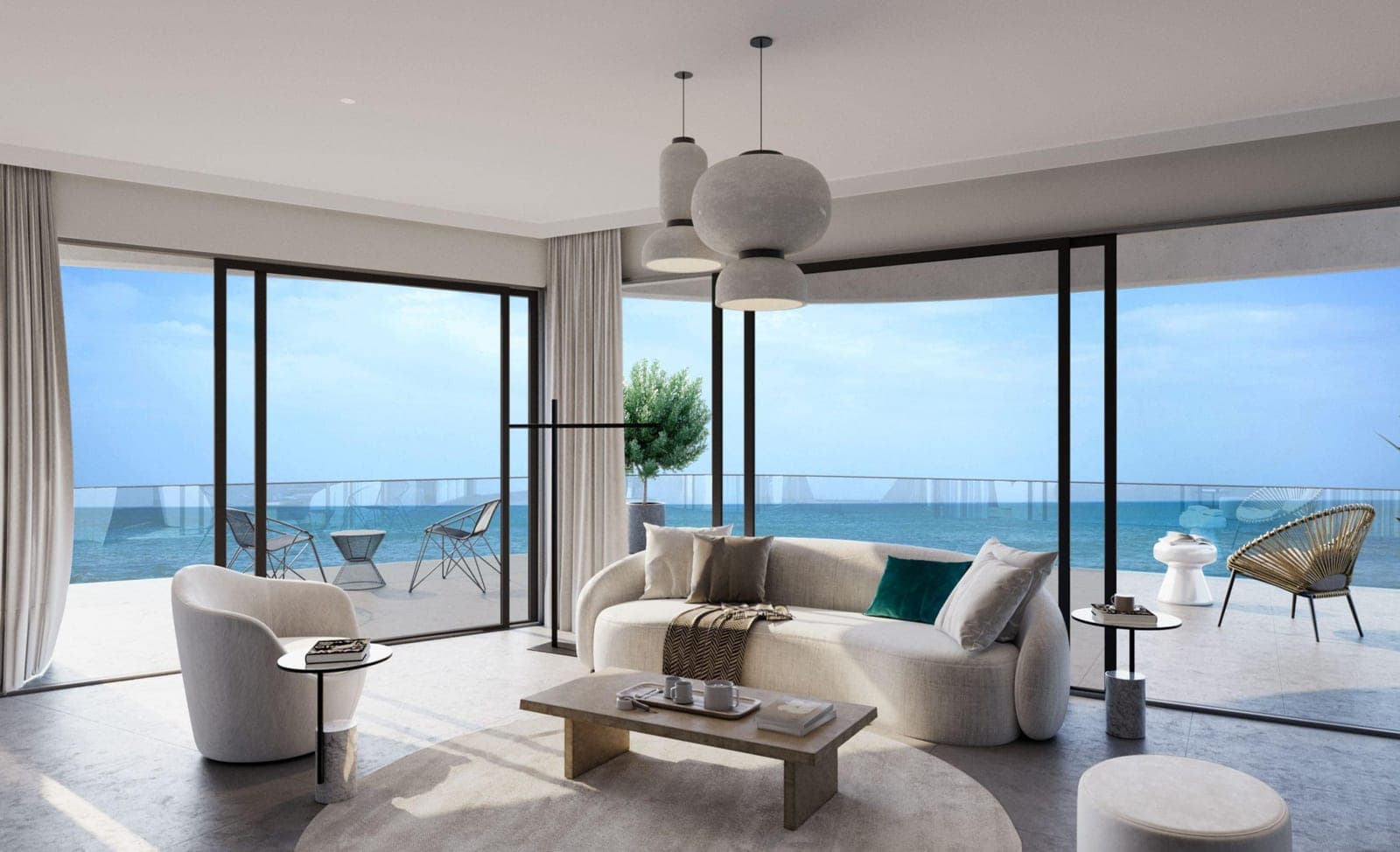 Geniş cam kapılar ve deniz manzaralı modern döşenmiş salon.
