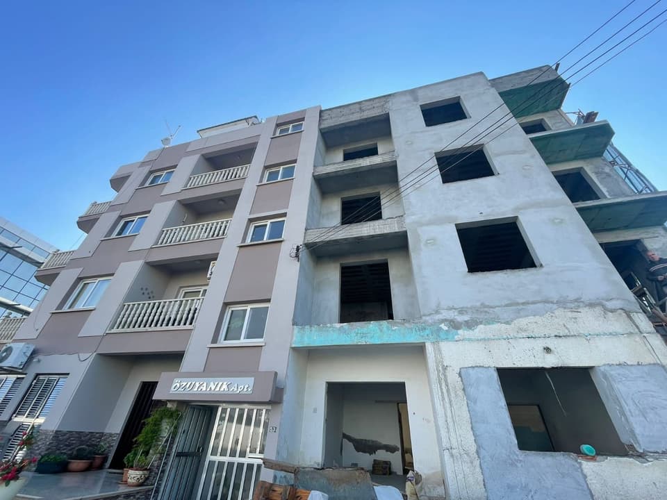 Yapım aşamasında olan apartman binasının dış cephesi