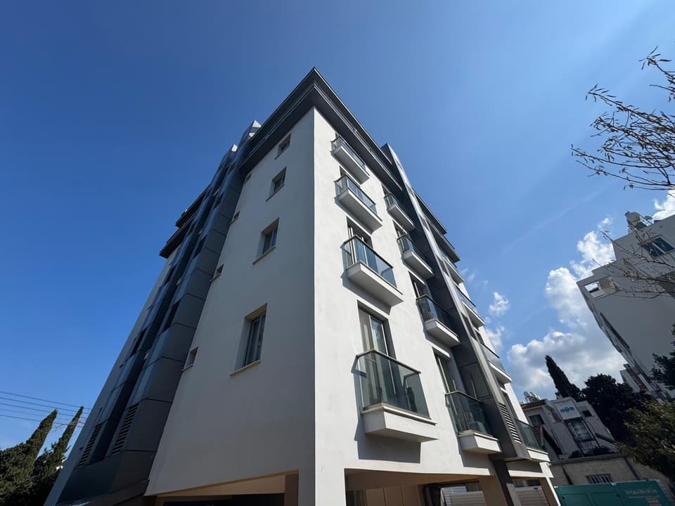 مبنى كامل – Alsancak، كيرينيا